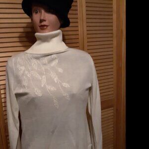Embroidered Turtleneck Sweater by Realities. 100% Fine Merino Wool Size Medium